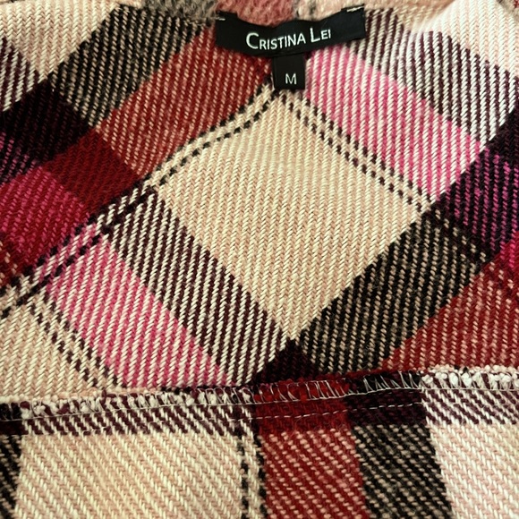 Fall medium weight Plaid Shacket - Picture 4 of 4